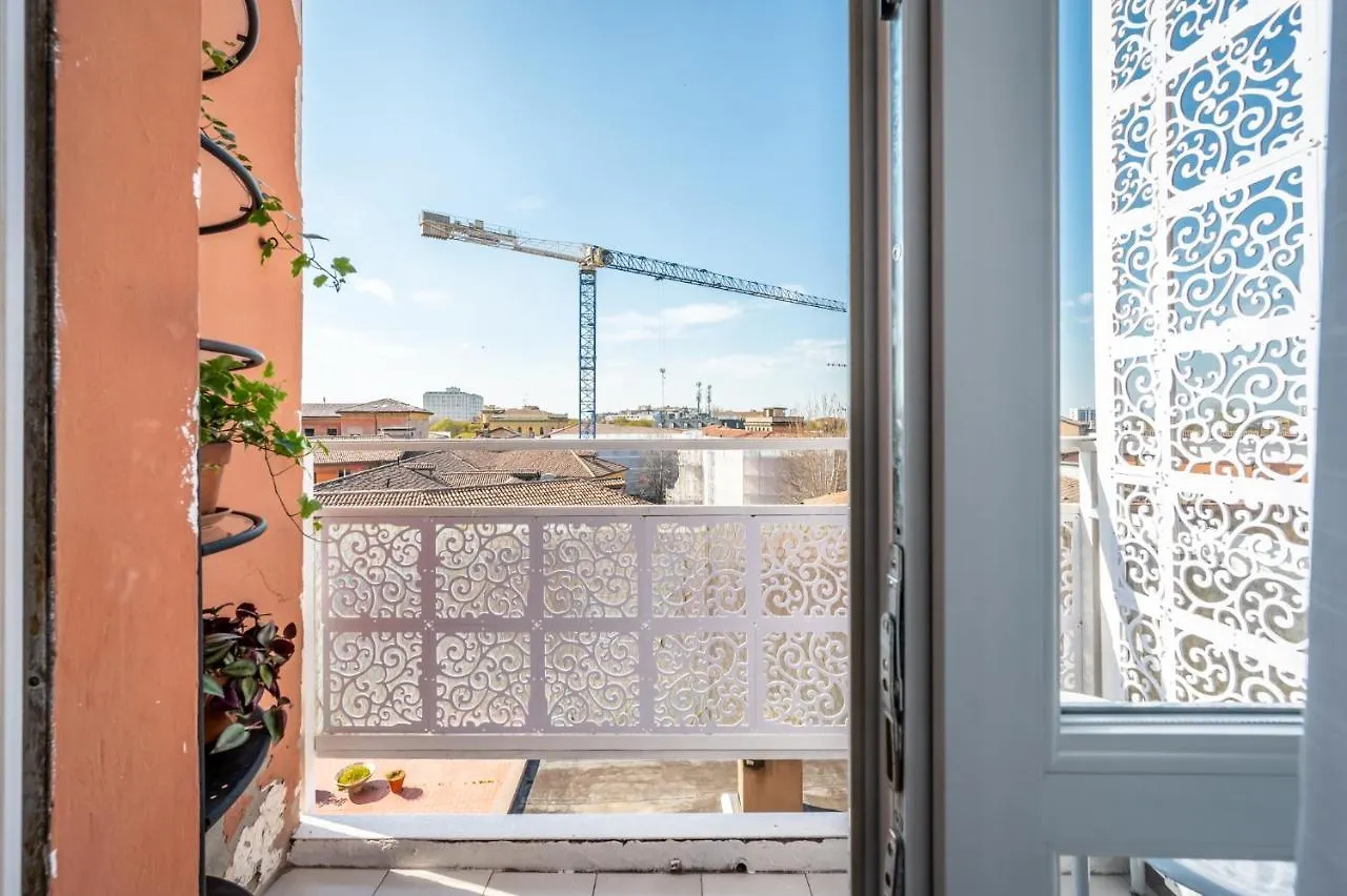 Dalla Bruna - Above The Roofs Of The Centre Modena Apartment