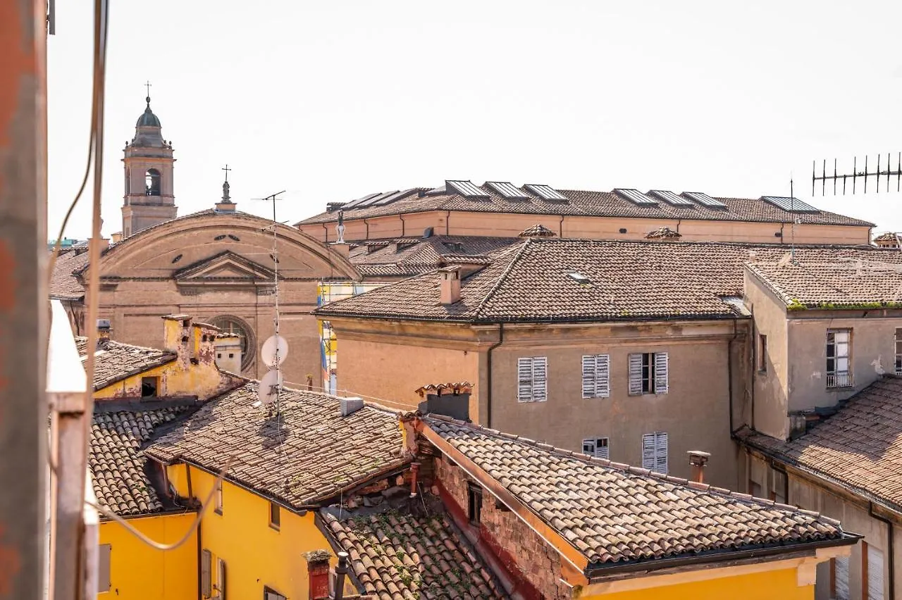Apartment Dalla Bruna - Above The Roofs Of The Centre Modena Italy